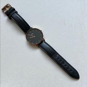 Daniel Wellington black gold watch